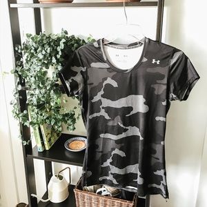 Under Armour camo athletic fitted shirt